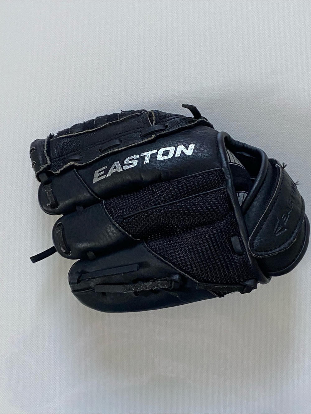 Easton Baseball Glove 9 Inch For The Left Hand Black Leather Youth 9” T Ball